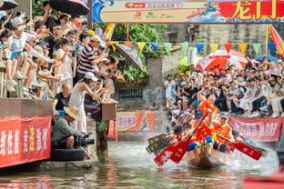 很稳！王思雨半场6中5贡献12分2助 正负值+4